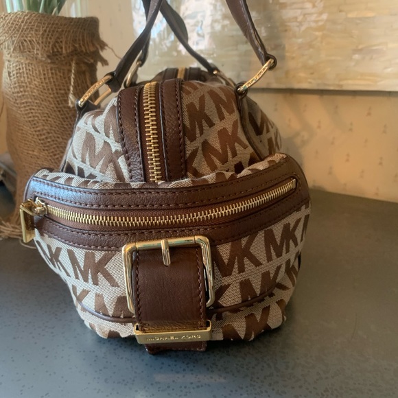 MICHAEL KORS signature monogram Beige Mocha jacquard LARGE satchel. Clean, zips. - Picture 5 of 10